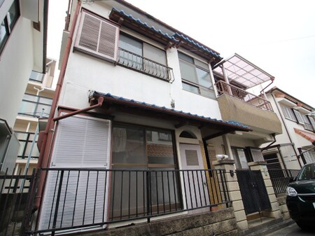 川西市東畦野貸家外観写真