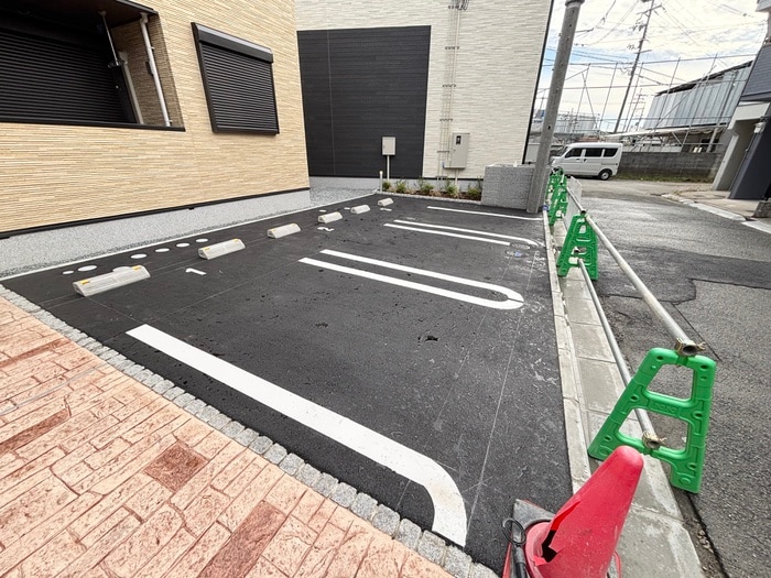 物件外観写真5　(駐車場)