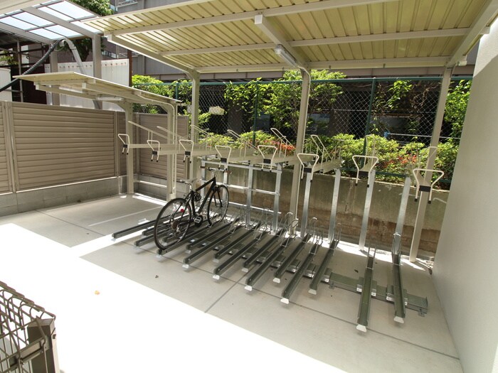 物件外観写真4　(駐輪場)