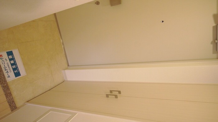 物件内観写真4　(玄関)