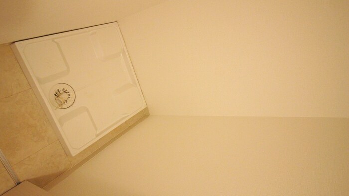 物件内観写真6　(洗濯機置場)