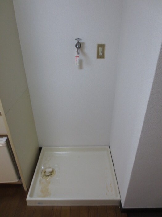 物件内観写真10　(洗濯機置場)