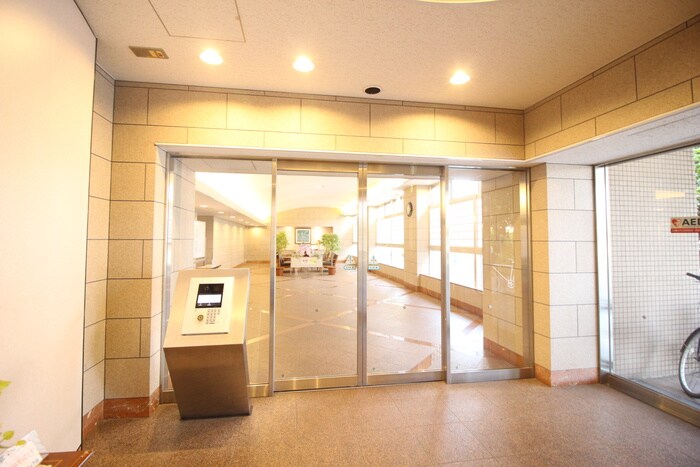 物件外観写真3　(エントランス部分)