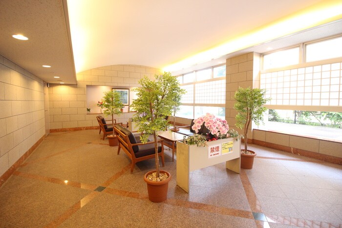 物件外観写真4　(エントランス部分)