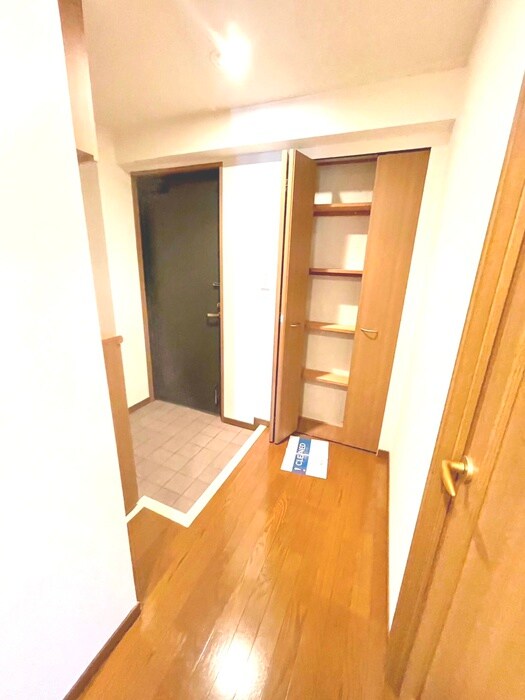 物件内観写真16　(玄関)