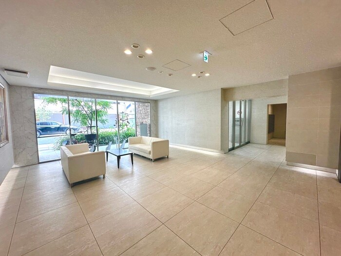 物件外観写真4　(エントランス部分)