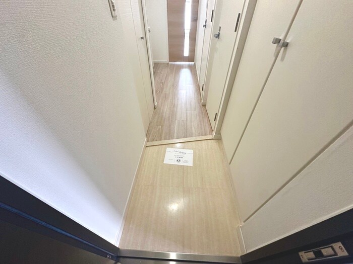 物件内観写真18　(玄関)