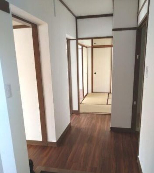 物件内観写真11　(玄関)