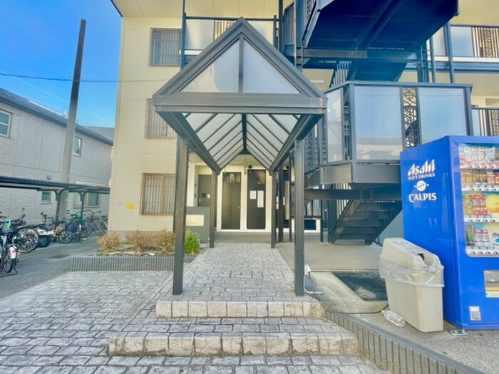 物件外観写真3　(エントランス部分)