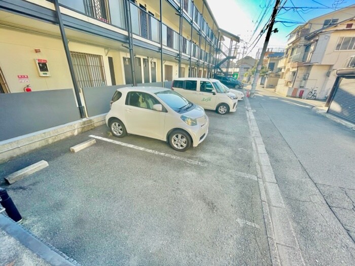 物件外観写真4　(駐車場)