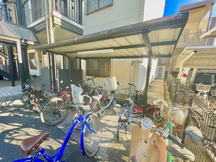 物件外観写真6　(駐輪場)