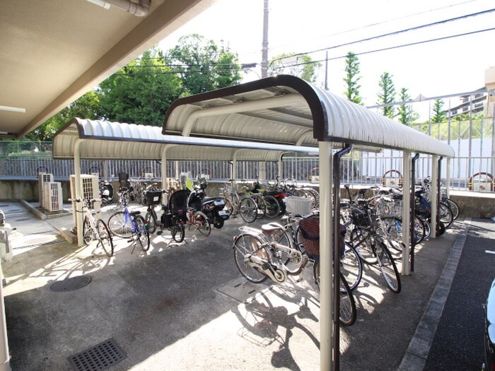 物件外観写真2　(駐輪場)