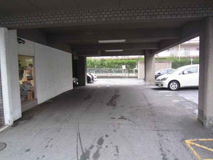 物件外観写真5　(駐車場)