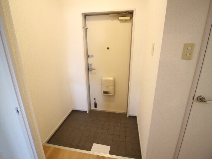物件内観写真10　(玄関)