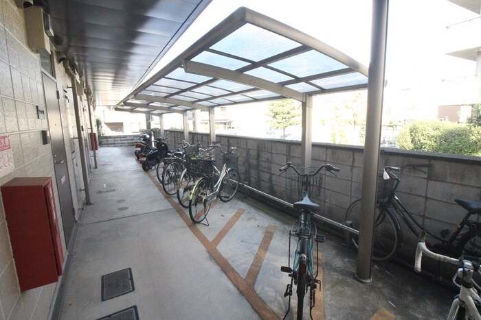 物件外観写真3　(駐輪場)
