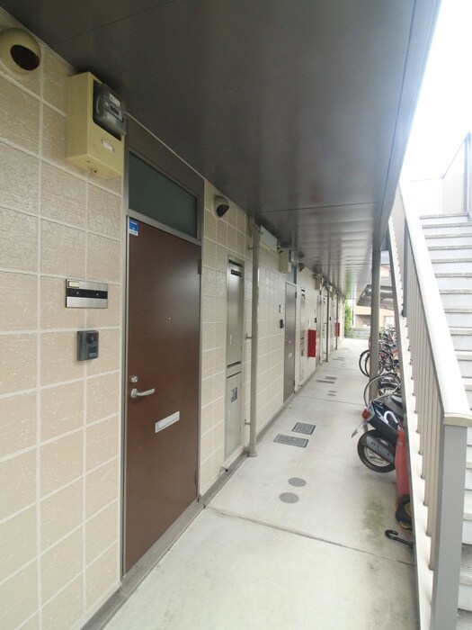 物件外観写真6　(エントランス部分)