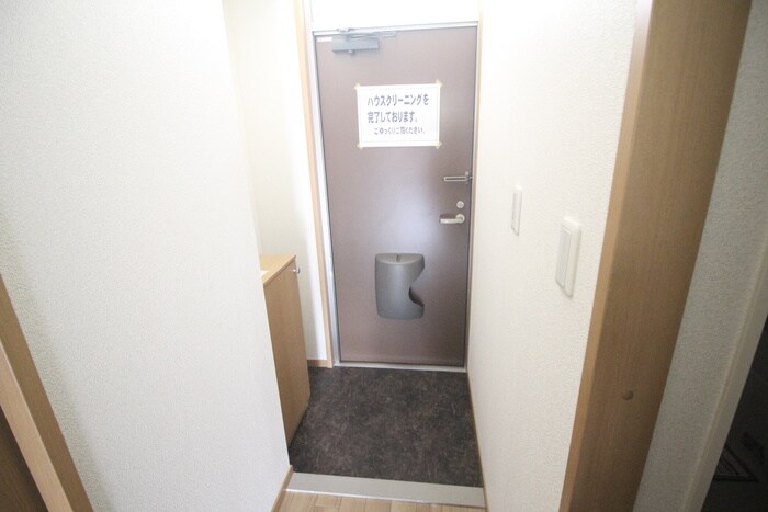 物件内観写真14　(玄関)