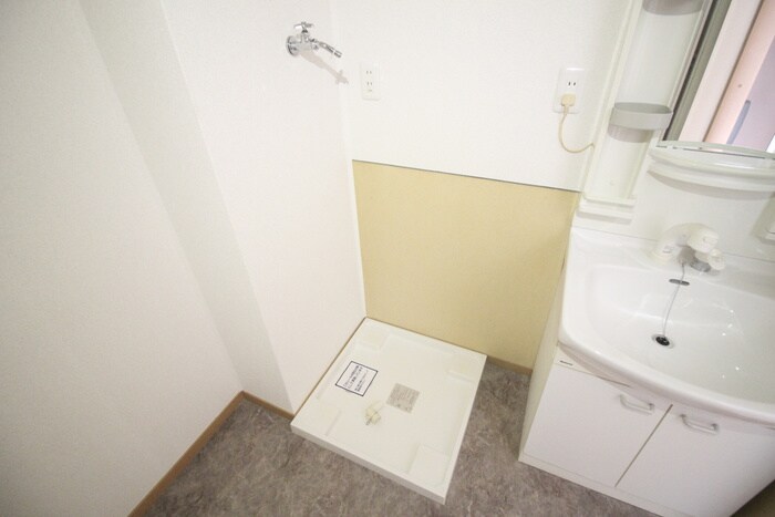 物件内観写真18　(洗濯機置場)