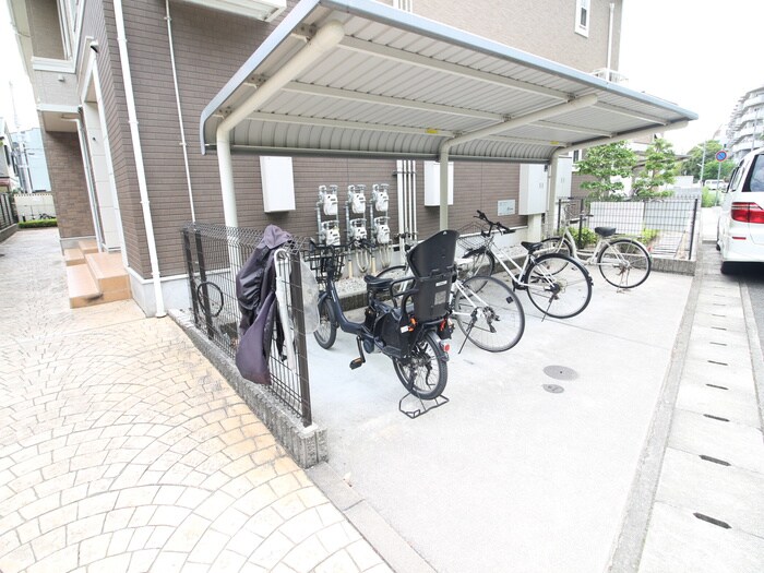 物件外観写真4　(駐輪場)