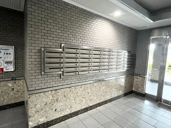 物件外観写真2　(エントランス部分)