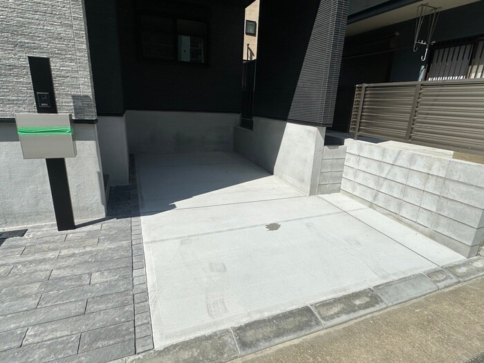 物件外観写真5　(駐車場)