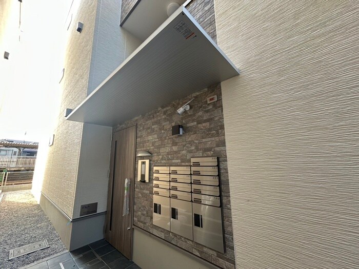 物件外観写真4　(エントランス部分)