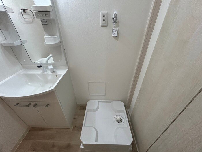 物件内観写真16　(洗濯機置場)