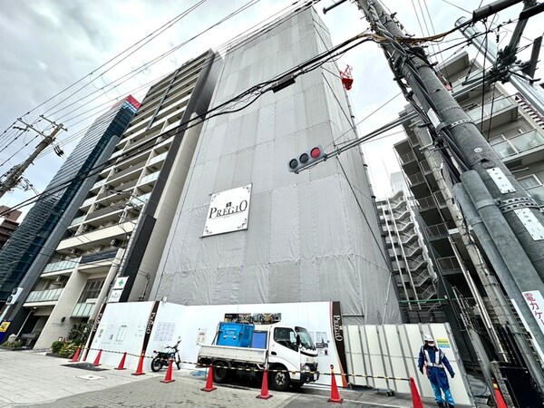 建築中