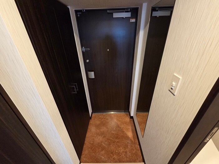 物件内観写真16　(玄関)