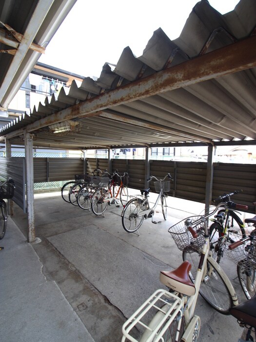 物件外観写真3　(駐輪場)