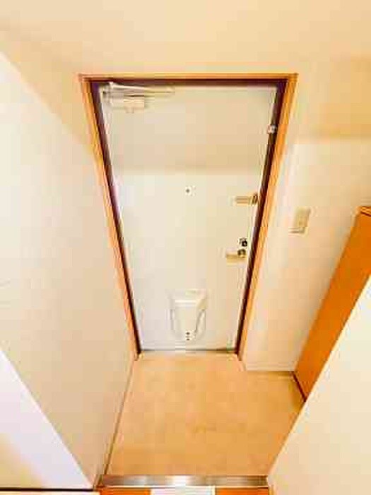 物件内観写真12　(玄関)