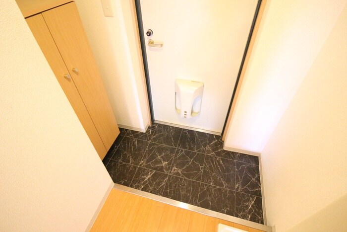 物件内観写真13　(玄関)