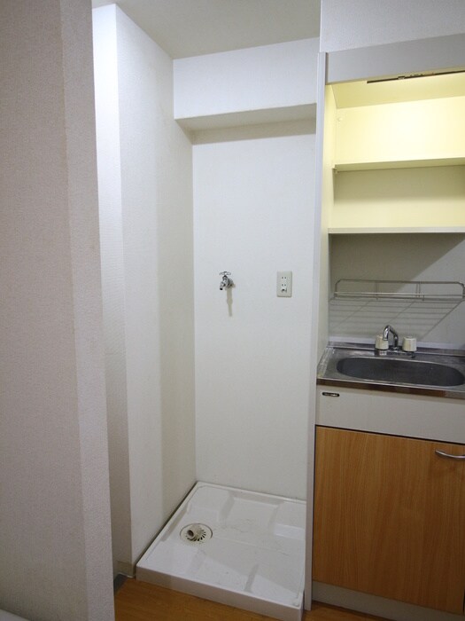 物件内観写真16　(洗濯機置場)