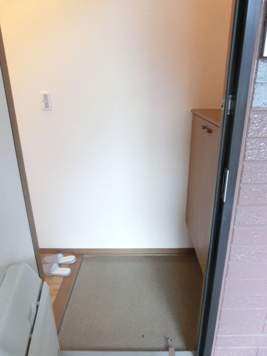 物件内観写真4　(玄関)