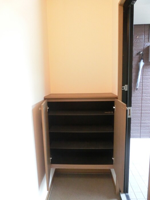 物件内観写真5　(靴箱)