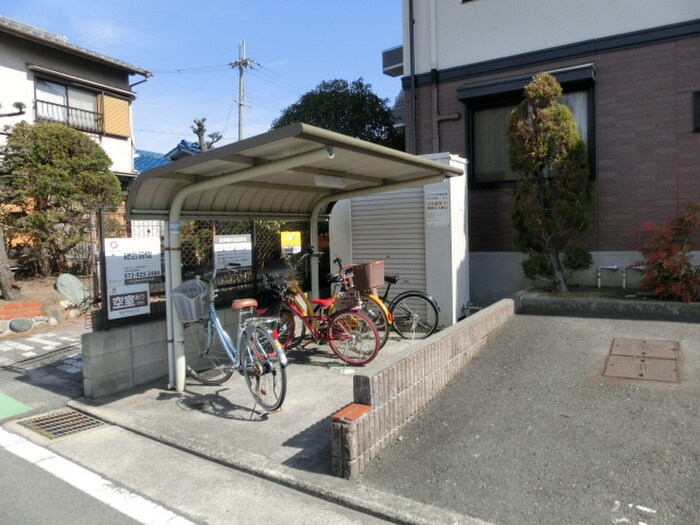 物件外観写真3　(駐輪場)