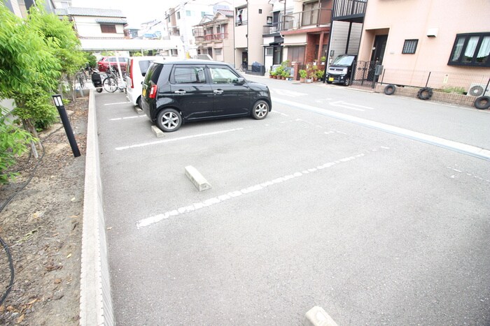 物件外観写真5　(駐車場)