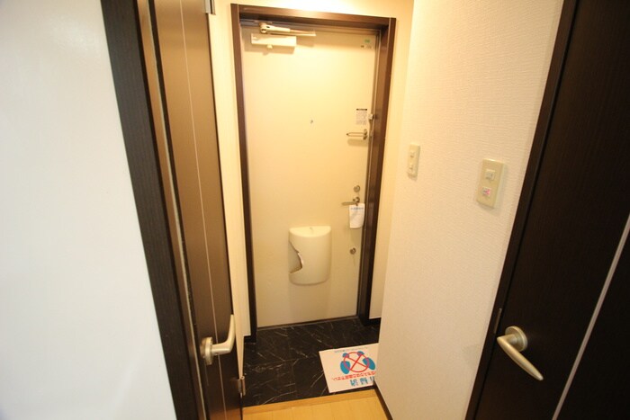 物件内観写真18　(玄関)