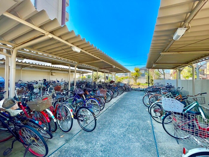 物件外観写真5　(駐輪場)