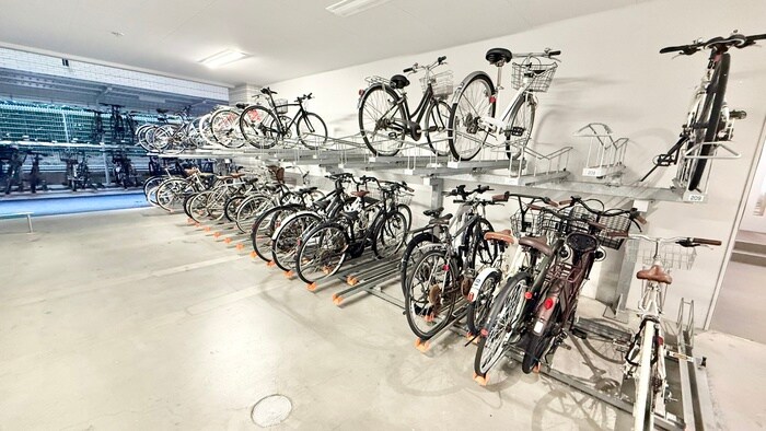 物件外観写真4　(駐輪場)