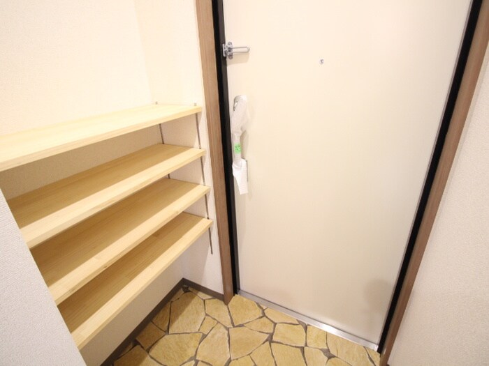 物件内観写真5　(玄関)