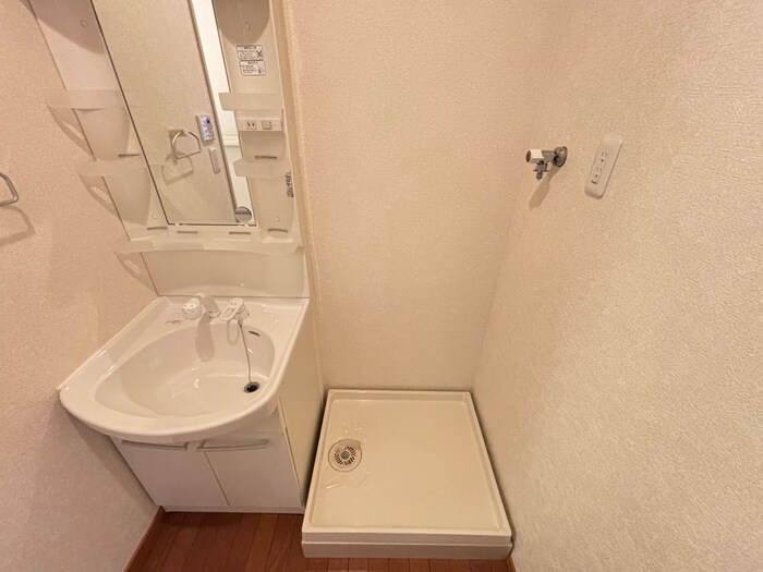 物件内観写真10　(洗濯機置場)