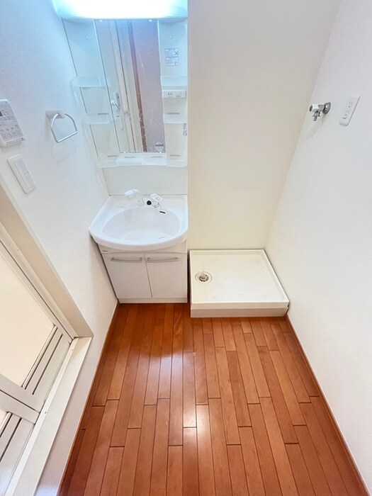 物件内観写真10　(洗濯機置場)