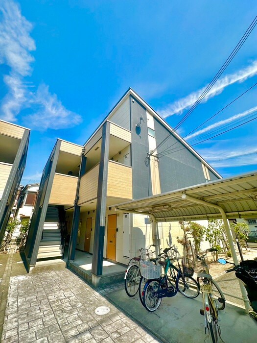 物件外観写真1　(エントランス部分)