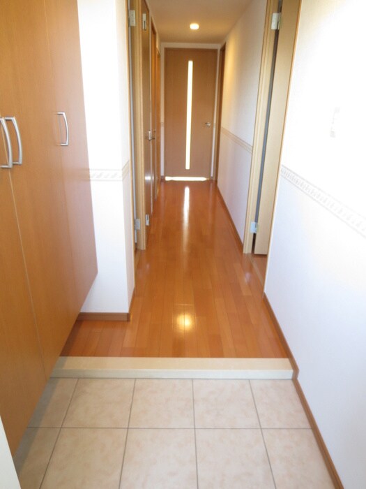 物件内観写真7　(玄関)