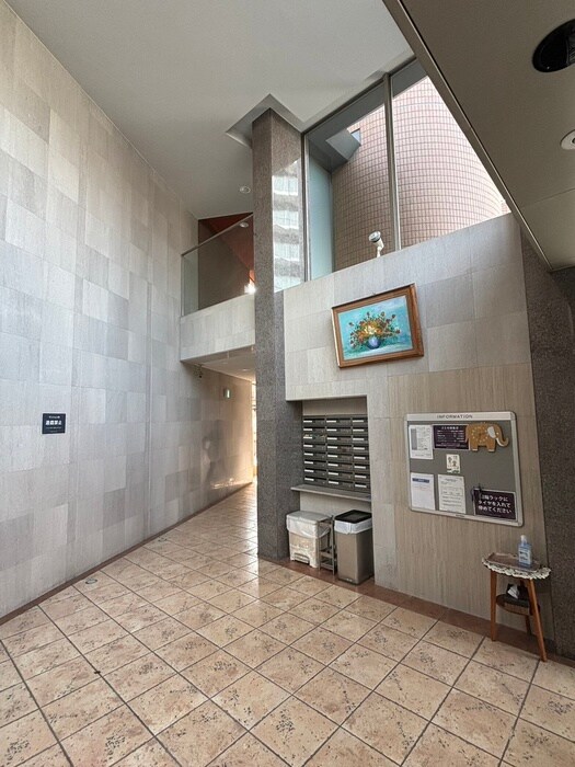 物件外観写真5　(エントランス部分)