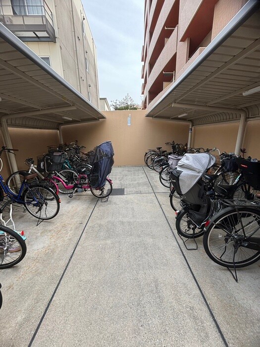 物件外観写真6　(駐輪場)