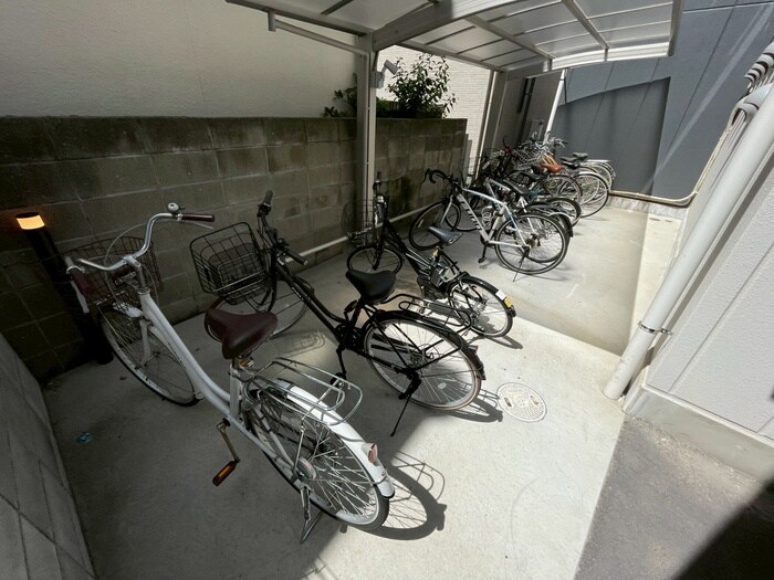 物件外観写真5　(駐輪場)