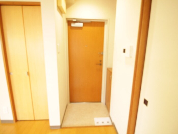 物件内観写真10　(玄関)