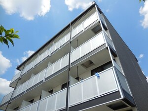 レオパレスクロスロ－ド岸辺外観写真